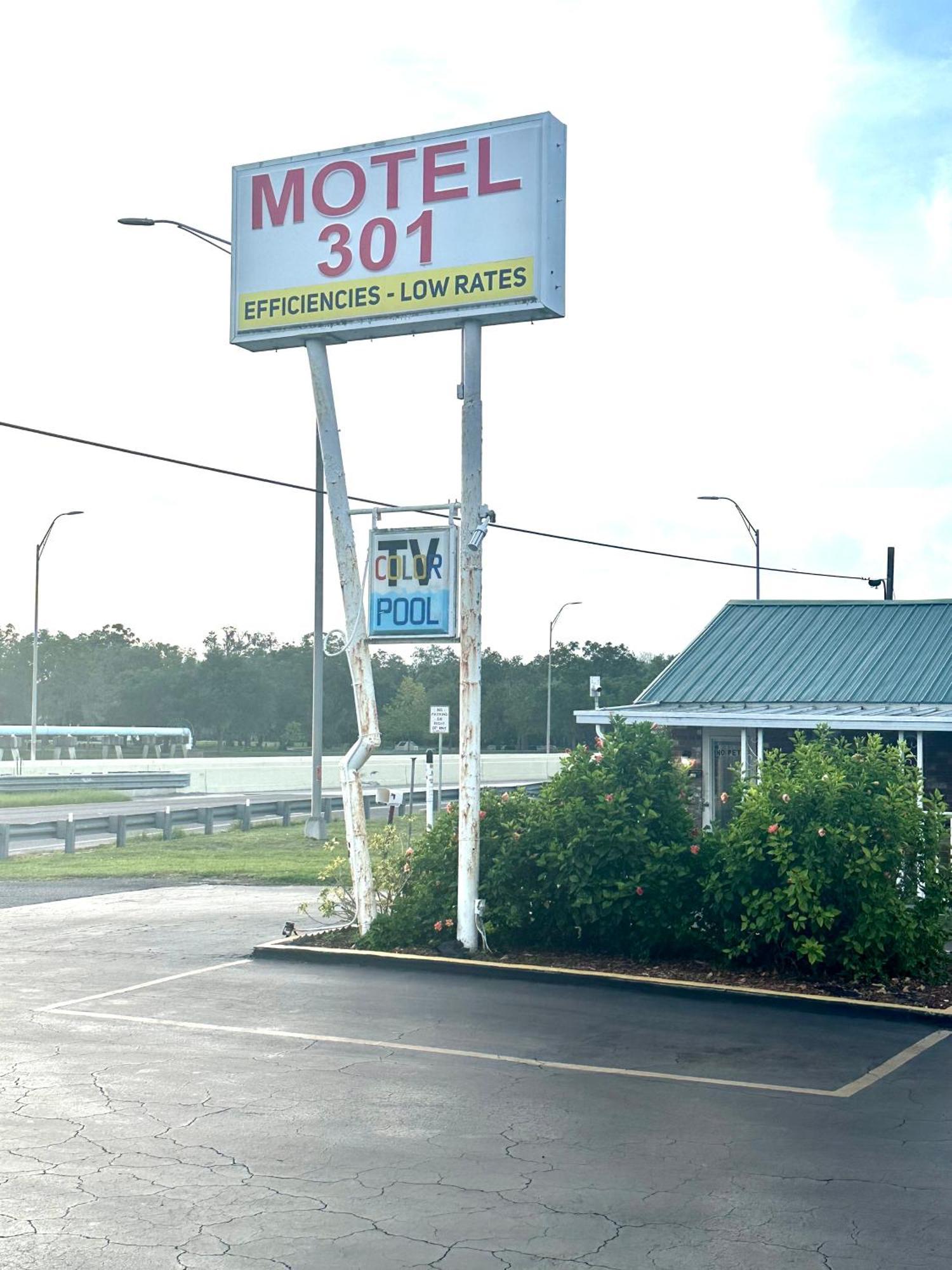 Motel 301 Orient Park Exterior photo